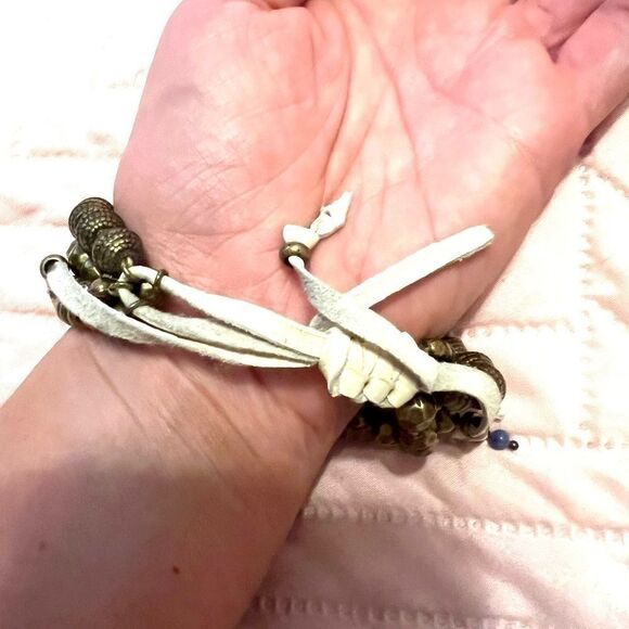 Lucky brand gold tone four rows bangle with white leather adjustable strap - Picture 2 of 3